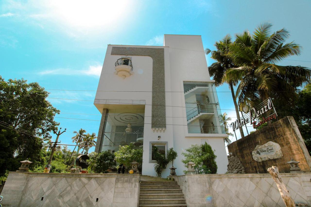 White Pearl Residency Hotel Puduccseri Kültér fotó