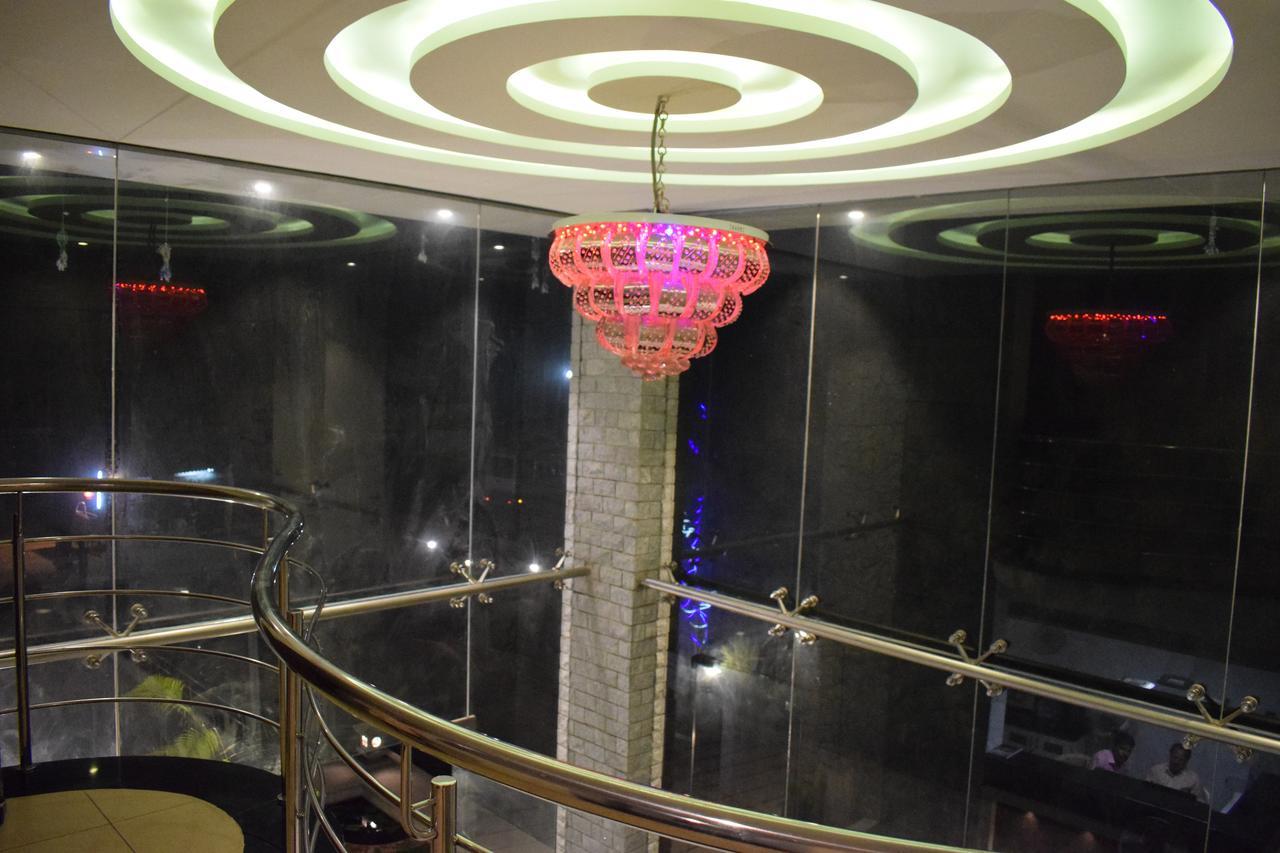 White Pearl Residency Hotel Puduccseri Kültér fotó