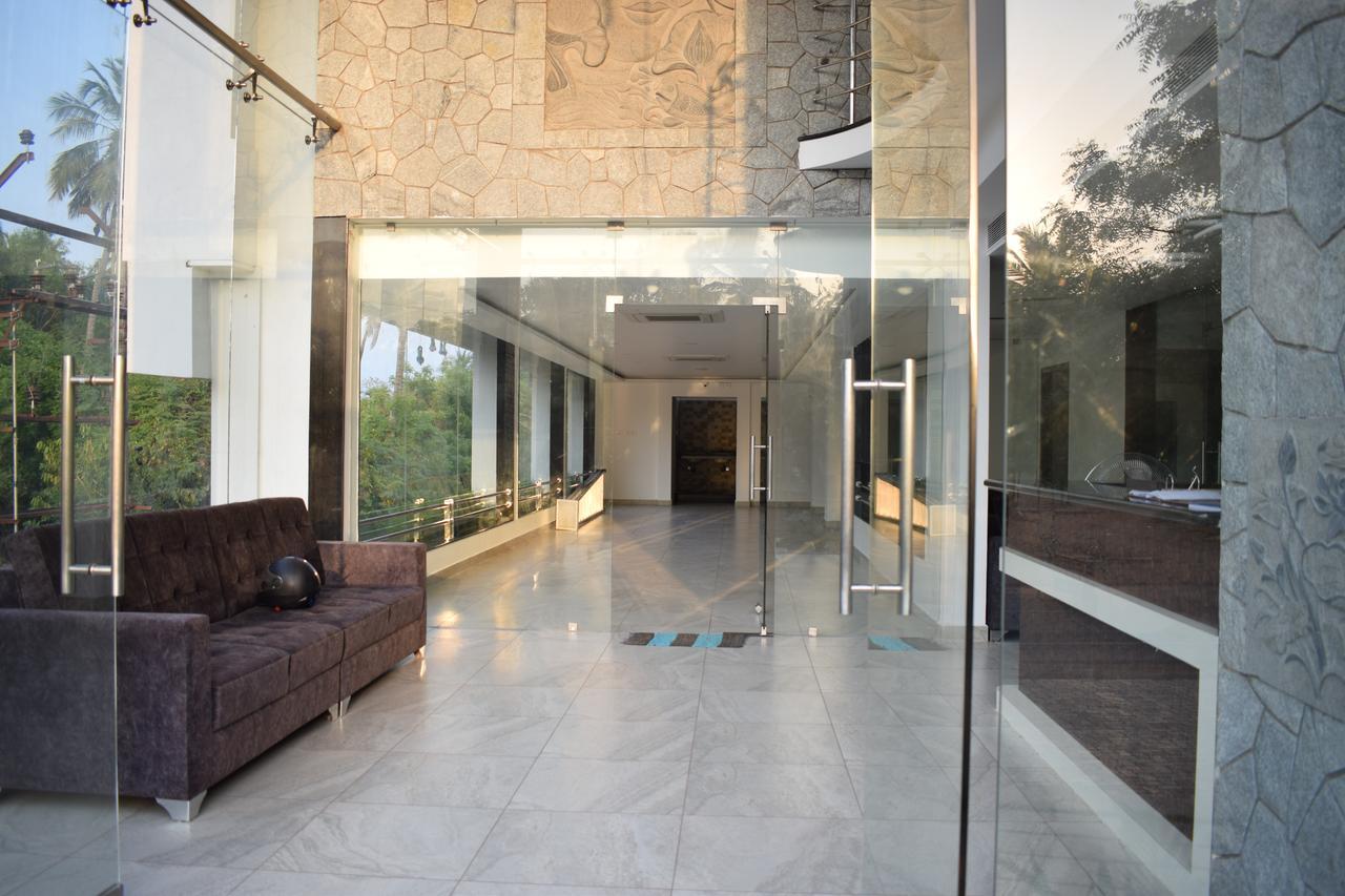 White Pearl Residency Hotel Puduccseri Kültér fotó